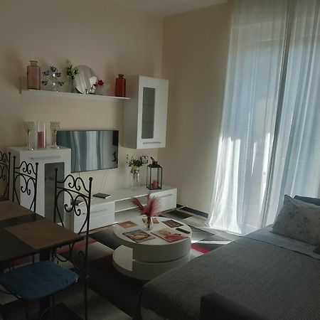 Elizabeth House Lägenhet Como Exteriör bild